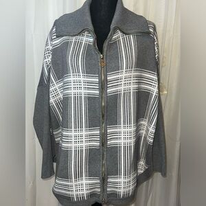 Woman’s Ann Klein zippered oversize Cardigan
